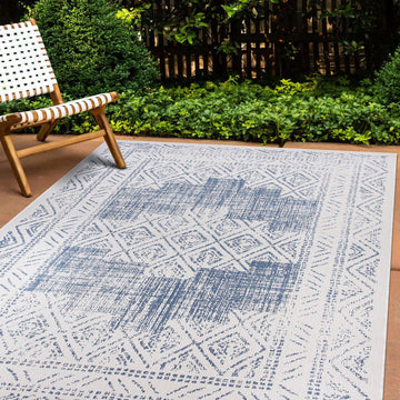 Transitional Bohemian Weather Resistant Reversible Indoor/Outdoor Area Rug