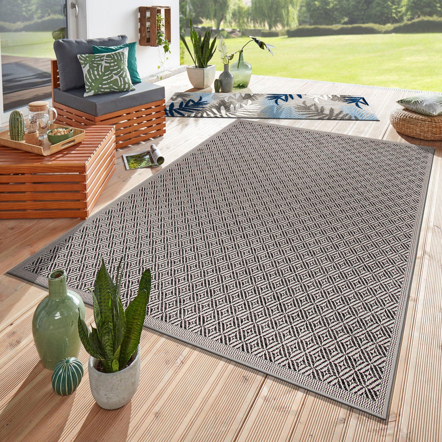 Geometric Border Indoor/Outdoor Area Rug