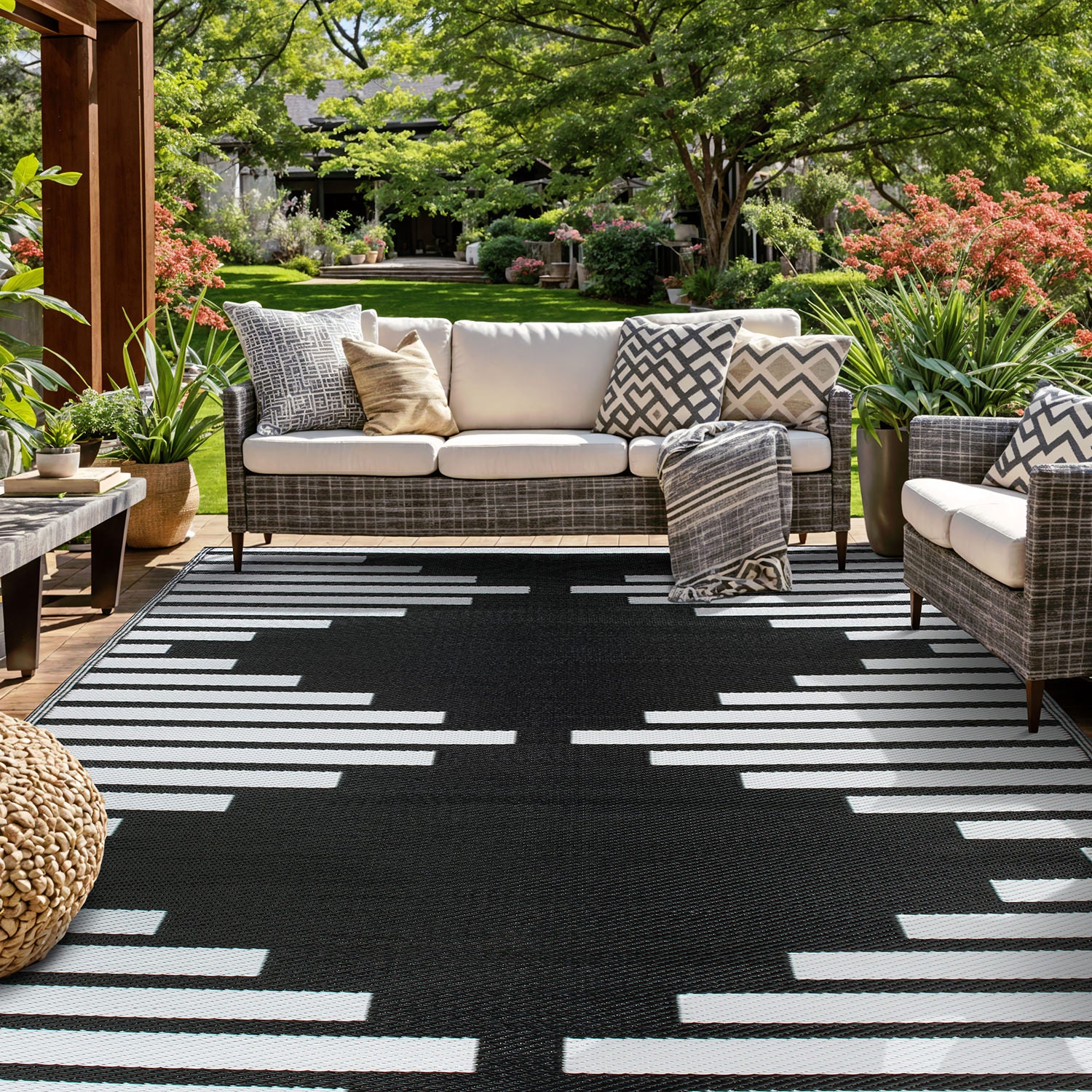 Bohemian Stripe Diamond Reversible Recycled Plastic Outdoor Rugs