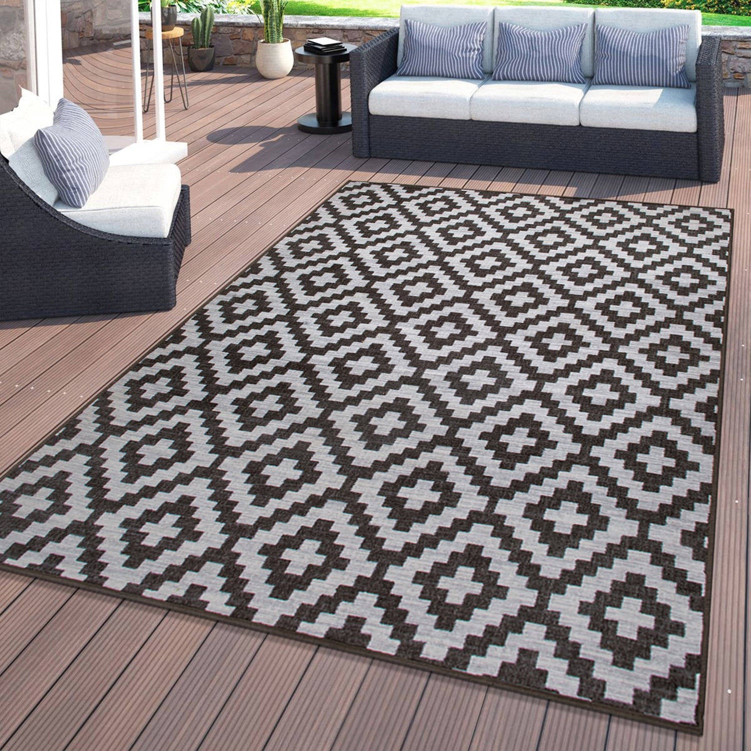 Contemporary Geometric Trellis Indoor/Outdoor Area Rug